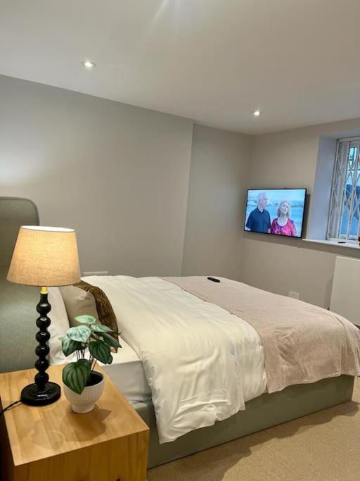 New Flat In Holland Park Appartement Londen Buitenkant foto