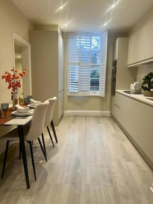 New Flat In Holland Park Appartement Londen Buitenkant foto
